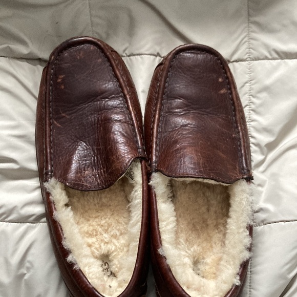 UGG Slippers - Picture 4 of 10